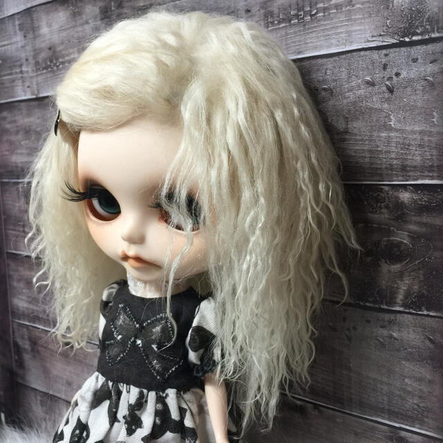 blythe_シャイニークリームw-049チベットラムフルスキンウィッグ