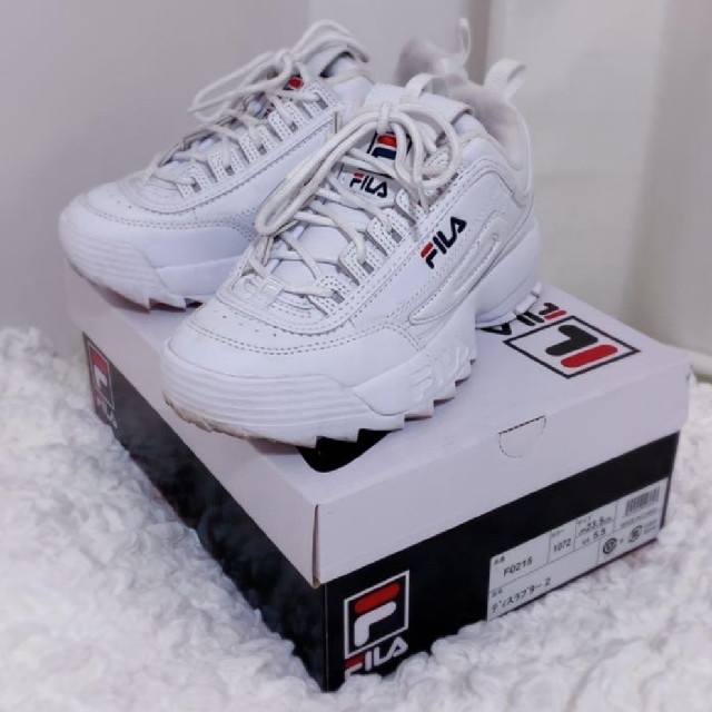 FILA スニーカー ホワイトダッドスニーカー ２３．５cm 流行りスニーカー☆