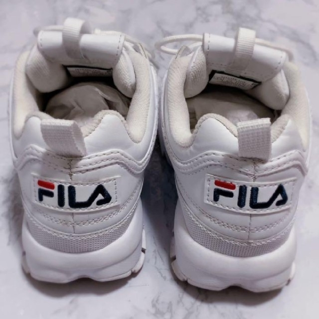 FILA(フィラ)のFILA スニーカー ホワイトダッドスニーカー ２３．５cm 流行りスニーカー☆ レディースの靴/シューズ(スニーカー)の商品写真