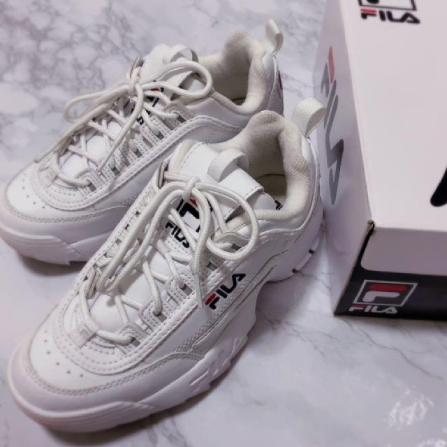 FILA(フィラ)のFILA スニーカー ホワイトダッドスニーカー ２３．５cm 流行りスニーカー☆ レディースの靴/シューズ(スニーカー)の商品写真