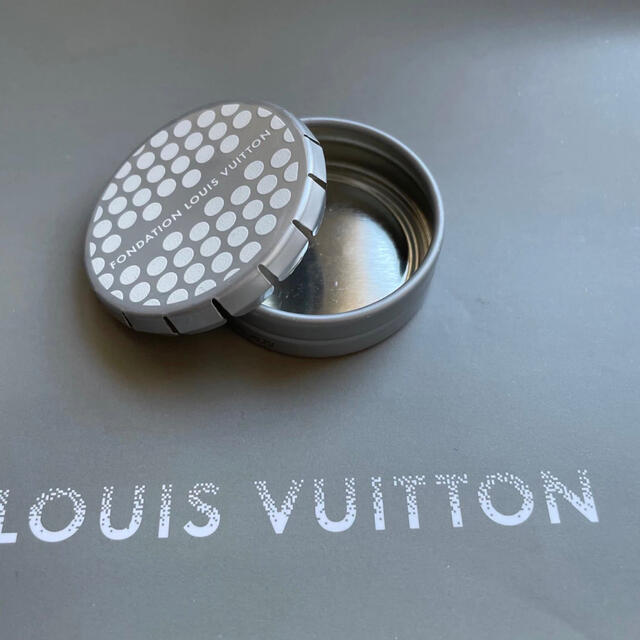 LOUIS VUITTON(ルイヴィトン)の新品未使用　ルイヴィトン　ミントケース　パリ美術館限定 食品/飲料/酒の食品(菓子/デザート)の商品写真