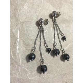 ハンドメイド　ブラックボール　チェーン　ピアス(ピアス)