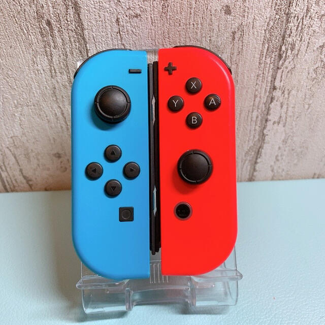 Nintendo Switch(ニンテンドースイッチ)の【美品】  Switch ジョイコン Joy-Con L R右左 レッド ブルー エンタメ/ホビーのゲームソフト/ゲーム機本体(家庭用ゲーム機本体)の商品写真