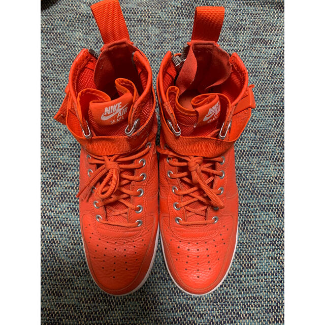 NIKE(ナイキ)のNIKE SF Air Force 1 MID team Orangeスニーカー メンズの靴/シューズ(スニーカー)の商品写真