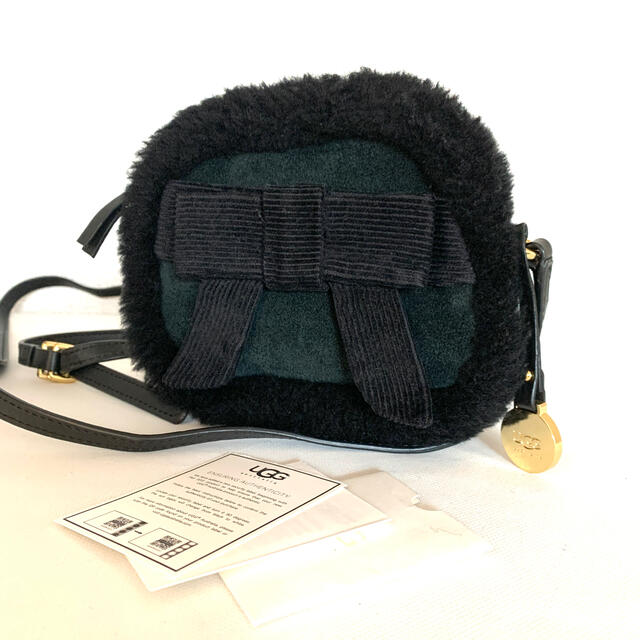 UGG(アグ)のレア♪UGG Australia ムートン ミニショルダーバッグ 黒 アグ レディースのバッグ(ショルダーバッグ)の商品写真