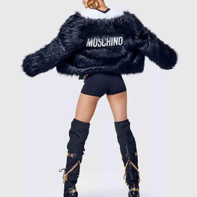 きです MOSCHINO コラボ フェイクファーコートの通販 by coのお店 ...
