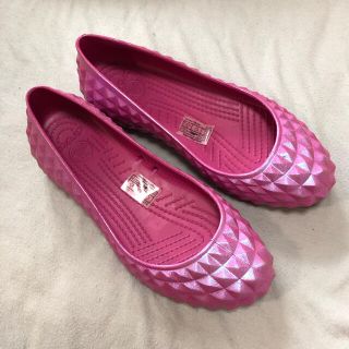 クロックス(crocs)のクロックス　ピンクパンプス(24cm)(ハイヒール/パンプス)