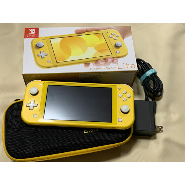 Nintendo Switch(ニンテンドースイッチ)のNintendo Switch lite●スイッチライト　イエロー●ケース付き エンタメ/ホビーのゲームソフト/ゲーム機本体(携帯用ゲーム機本体)の商品写真