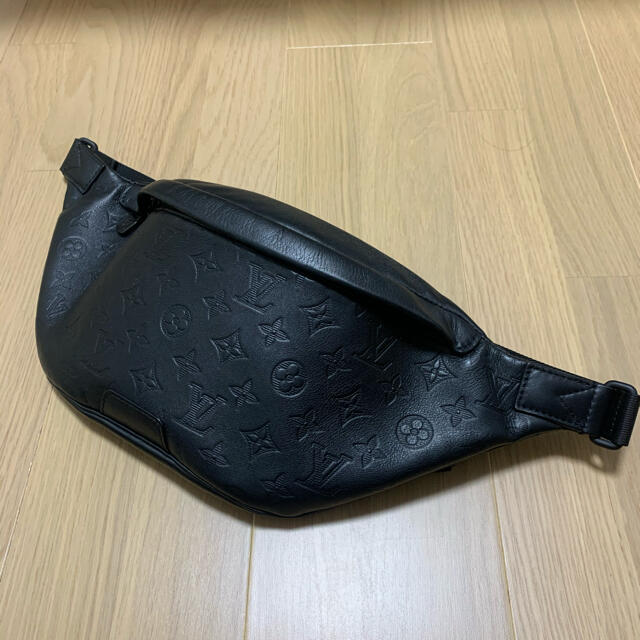 LOUIS VUITTON(ルイヴィトン)のlouis vuitton モノグラムシャドー　ディスカバリー　バムバック メンズのバッグ(ボディーバッグ)の商品写真