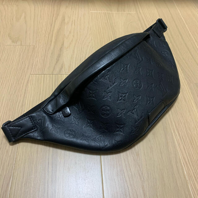 LOUIS VUITTON(ルイヴィトン)のlouis vuitton モノグラムシャドー　ディスカバリー　バムバック メンズのバッグ(ボディーバッグ)の商品写真