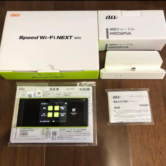 au(エーユー)のSpeed Wi-Fi NEXT W05 クレードル付 スマホ/家電/カメラのスマートフォン/携帯電話(その他)の商品写真