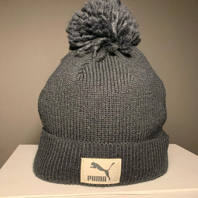 PUMA(プーマ)のPUMA プーマ ニット帽 黒 ぽんぽん メンズの帽子(ニット帽/ビーニー)の商品写真