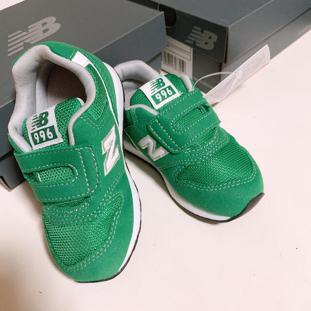 New Balance(ニューバランス)の15.0 新品 ニューバランス スニーカー 996 グリーン キッズ ベビー キッズ/ベビー/マタニティのキッズ靴/シューズ(15cm~)(スニーカー)の商品写真