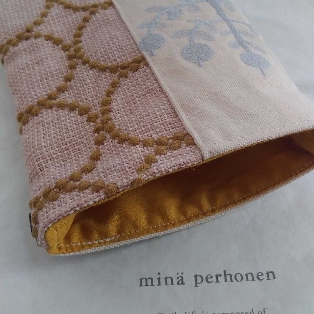 mina perhonen(ミナペルホネン)の(ハンドメイド*570)　ミナペルホネン　スマホポーチ ハンドメイドのファッション小物(ポーチ)の商品写真