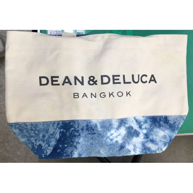 DEAN & DELUCA(ディーンアンドデルーカ)の[新品]海外限定 ディーン&デルーカショルダーバッグ 2020限定 藍染めモデル レディースのバッグ(ショルダーバッグ)の商品写真