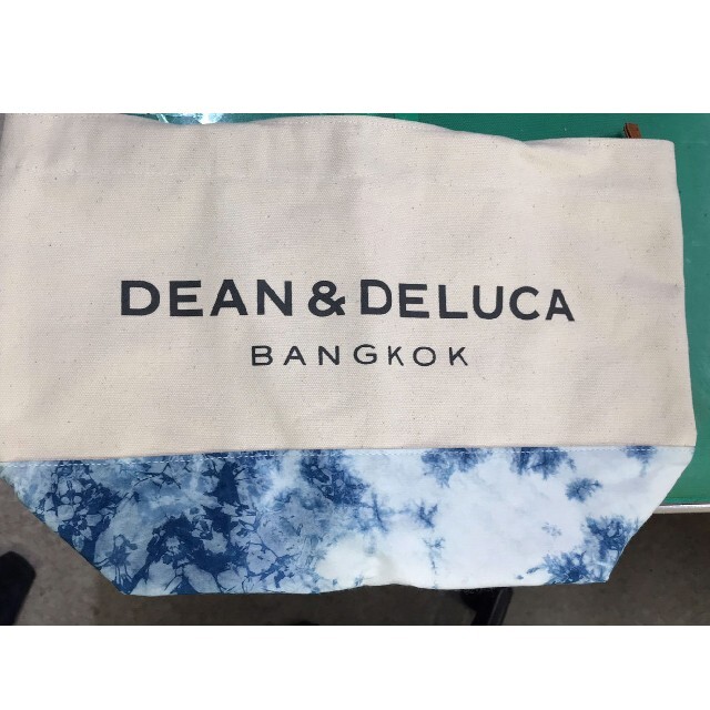 DEAN & DELUCA(ディーンアンドデルーカ)の[新品]海外限定 ディーン&デルーカショルダーバッグ 2020限定 藍染めモデル レディースのバッグ(ショルダーバッグ)の商品写真