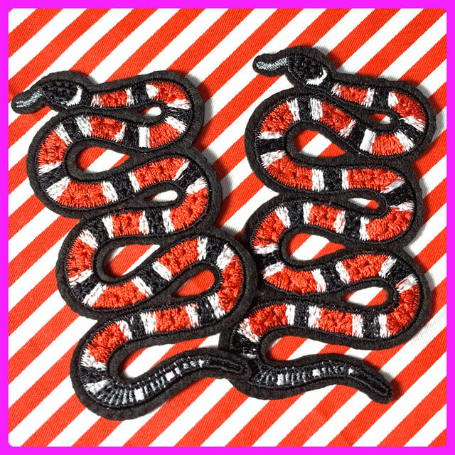 《２枚》ヘビ 刺繍 アイロンワッペン 蛇 DIY vansカスタム スネーク | フリマアプリ ラクマ
