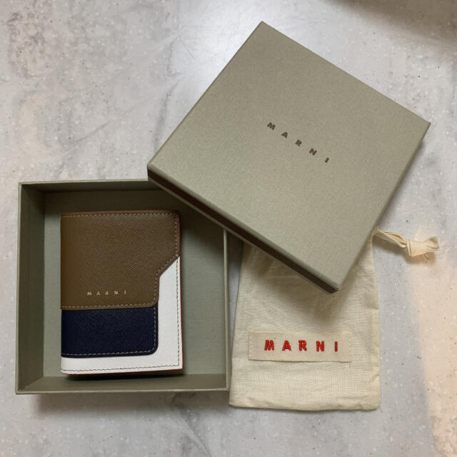 Marni(マルニ)の美品MARNI折りたたみ財布 レディースのファッション小物(財布)の商品写真