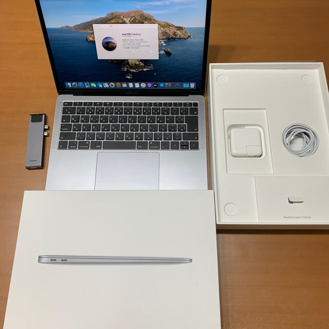 Mac (Apple)(マック)のMacBook Air 2018  スペースグレイ＋type-cマルチハブ スマホ/家電/カメラのPC/タブレット(PC周辺機器)の商品写真