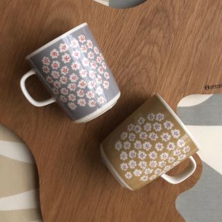 マリメッコ(marimekko)の新品 2個 marimekko プケッティ マグカップ グレー＆ベージュ(食器)