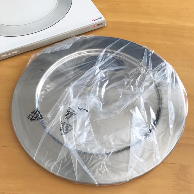 iittala(イッタラ)の【新品】iittala Sarpaneva Steel plate  32cm インテリア/住まい/日用品のキッチン/食器(食器)の商品写真