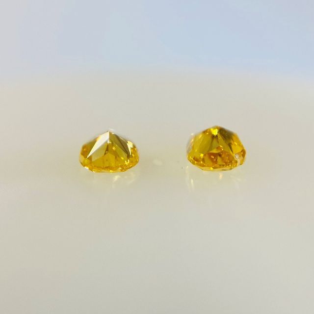 FANCY VIVID ORANGE YELLOW 0.152/0.181ct 7