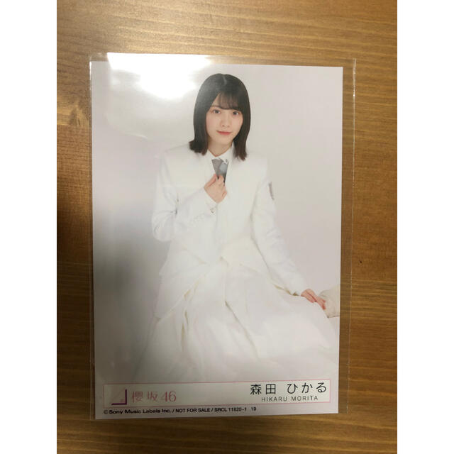 櫻坂46 森田ひかる 座り 生写真　 エンタメ/ホビーのタレントグッズ(アイドルグッズ)の商品写真