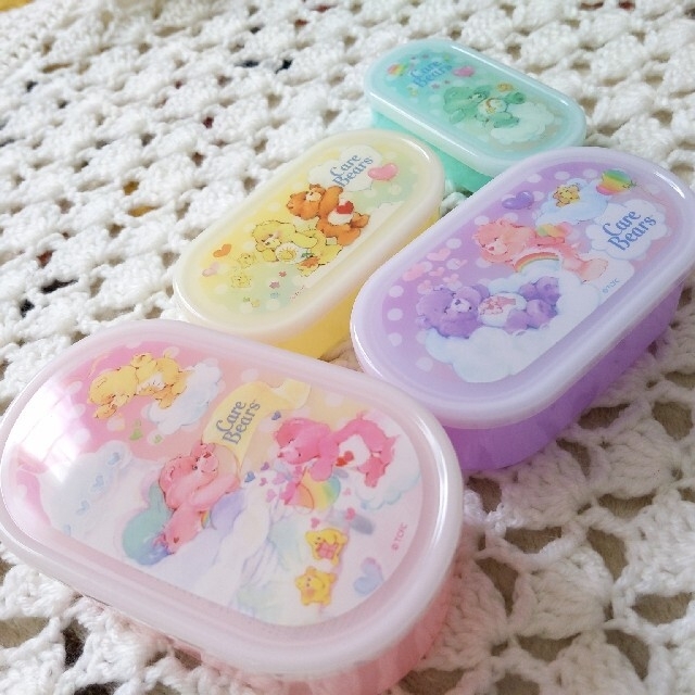 CareBears(ケアベア)の【新品】Care Bears ランチケース4個セット エンタメ/ホビーのおもちゃ/ぬいぐるみ(キャラクターグッズ)の商品写真