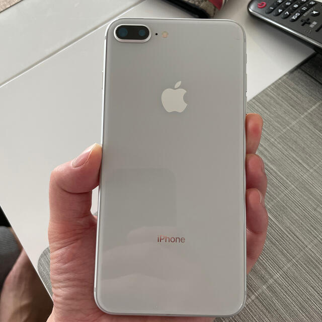 iPhone 8 Plus Silver 64 GB au - スマートフォン本体