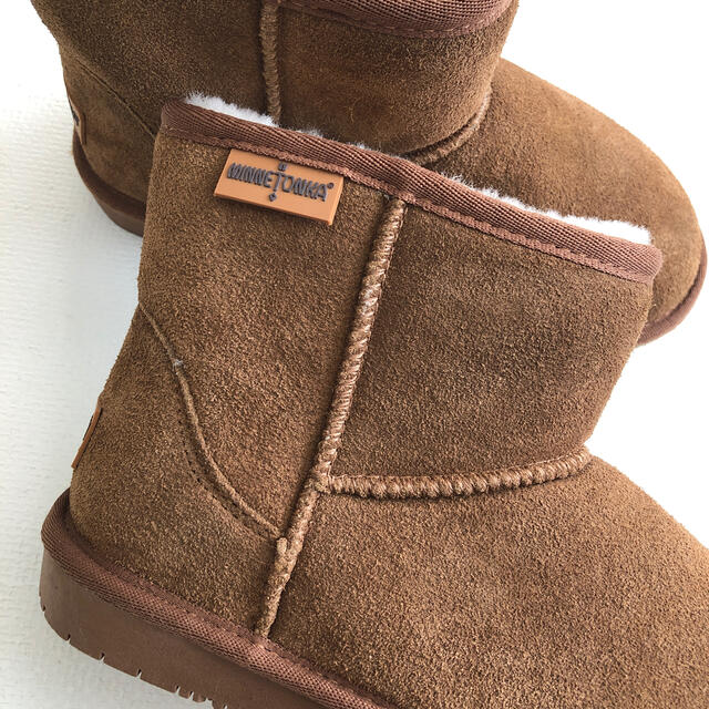 Minnetonka(ミネトンカ)のゆばぁばさま専用　未使用　MINNETONKAムートンブーツ　UGG　ショート　 レディースの靴/シューズ(ブーツ)の商品写真