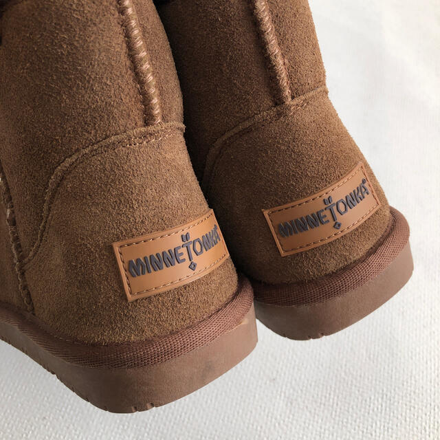 Minnetonka(ミネトンカ)のゆばぁばさま専用　未使用　MINNETONKAムートンブーツ　UGG　ショート　 レディースの靴/シューズ(ブーツ)の商品写真