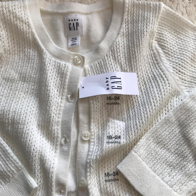 babyGAP(ベビーギャップ)のカーディガン ホワイト 新品 キッズ/ベビー/マタニティのキッズ服女の子用(90cm~)(カーディガン)の商品写真