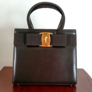 サルヴァトーレフェラガモ(Salvatore Ferragamo)のフェラガモ　ヴァラバッグ　ブラウン(ハンドバッグ)