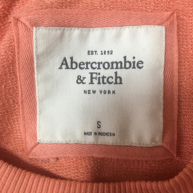 Abercrombie&Fitch(アバクロンビーアンドフィッチ)の美品 アバクロ トレーナー S レディースのトップス(トレーナー/スウェット)の商品写真