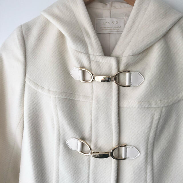 anySiS(エニィスィス)のアンゴラ混ダッフルコート　白 レディースのジャケット/アウター(ダッフルコート)の商品写真