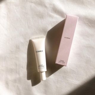 コスメキッチン(Cosme Kitchen)の【新品・未使用】FEMMUE フラワー ハンドクリーム (ハンドクリーム)