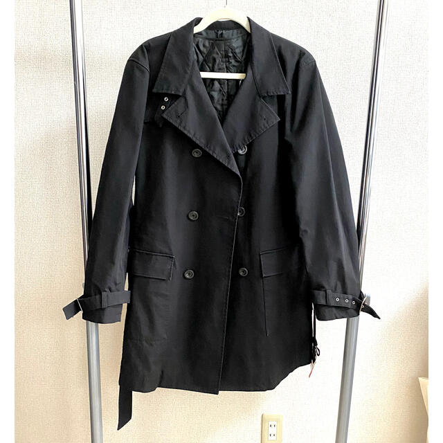 COMME CA DU MODE(コムサデモード)のコムサデモード　メン　ブラック　ショートトレンチコート メンズのジャケット/アウター(トレンチコート)の商品写真