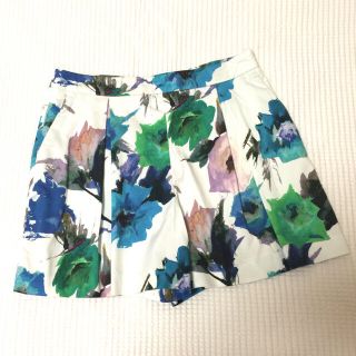 ザラ(ZARA)のZARA ザラの花柄ショートパンツ(ショートパンツ)