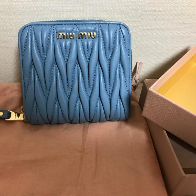 miumiu  マトラッセ　ミニウォレット　二つ折り　小銭入れ