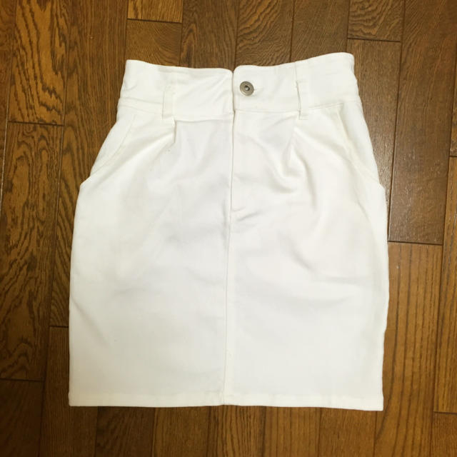 PAGEBOY(ページボーイ)のPAGEBOY♡ホワイトタイトスカート レディースのスカート(ミニスカート)の商品写真