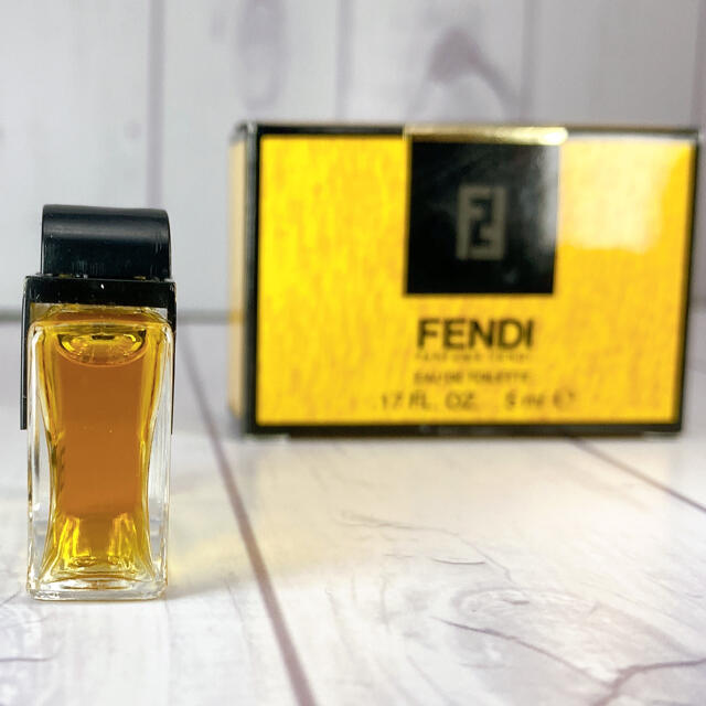 FENDI(フェンディ)のFENDI フェンディ　オードトワレ　5ml コスメ/美容の香水(香水(女性用))の商品写真