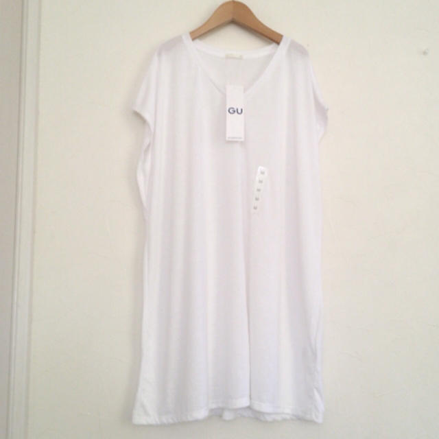 GU(ジーユー)の新品/VネックチュニックTシャツM レディースのトップス(チュニック)の商品写真
