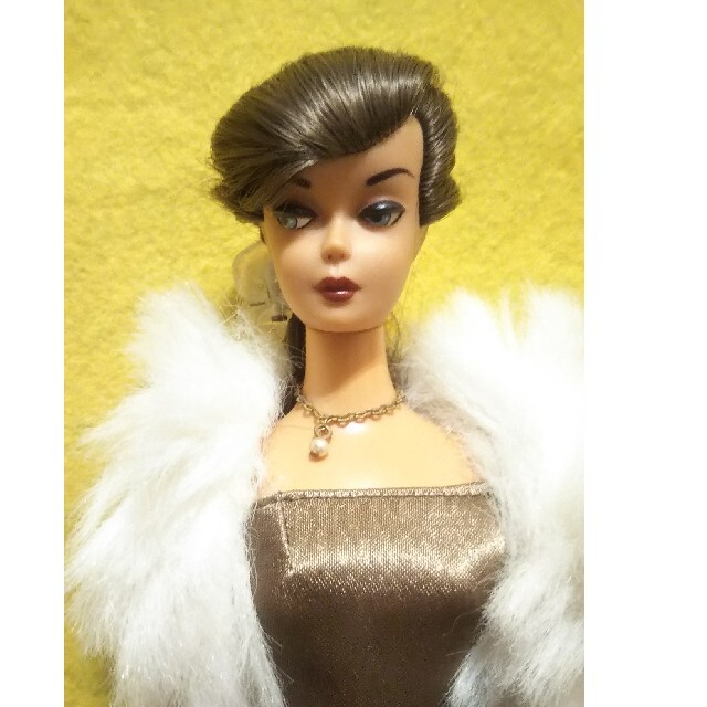 Barbie(バービー)の【美品】バービー人形 黒髪 前髪無し 希少  復刻 バービー 美人 ヴィンテージ キッズ/ベビー/マタニティのおもちゃ(ぬいぐるみ/人形)の商品写真