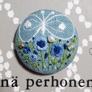 ミナペルホネン(mina perhonen)のミナペルホネンお花の刺繍☆ヘアゴムorブローチ☆ハンドメイド(ヘアアクセサリー)