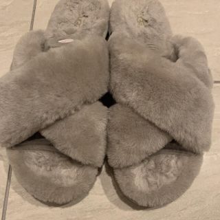 アグ(UGG)のUGG ファゼット ファーサンダル(スリッポン/モカシン)