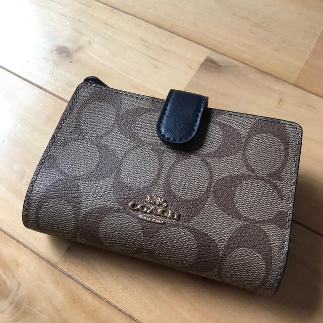 COACH(コーチ)のCOACH (コーチ) シグネチャー  レザー 二つ折り財布 レディースのファッション小物(財布)の商品写真