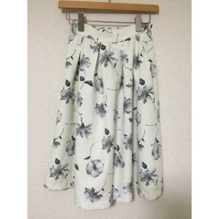 マジェスティックレゴン(MAJESTIC LEGON)のしらたま様専用、花柄スカート、花柄パンツ(ひざ丈スカート)