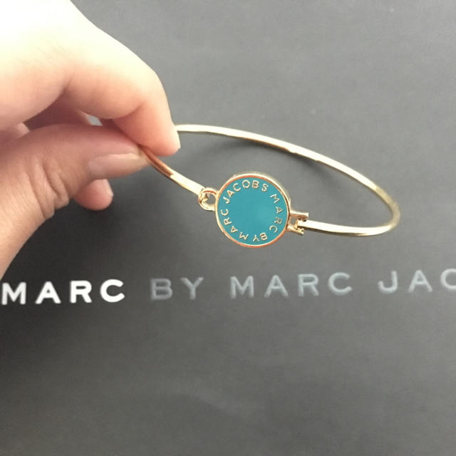 MARC BY MARC JACOBS(マークバイマークジェイコブス)のmarc by marc jacobs レディースのアクセサリー(ブレスレット/バングル)の商品写真