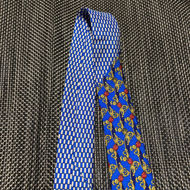 Gianni Versace(ジャンニヴェルサーチ)の【1点のみ】ヴェルサーチ イタリア製最高級シルク100%ネクタイ ブルー 絢爛 メンズのファッション小物(ネクタイ)の商品写真