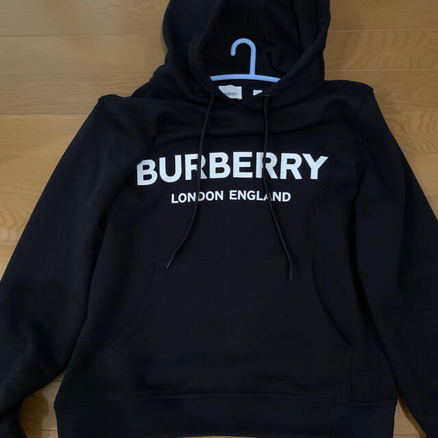人気の バーバリー BURBERRY LONDON ENGLAND Letter Graphic パッチ